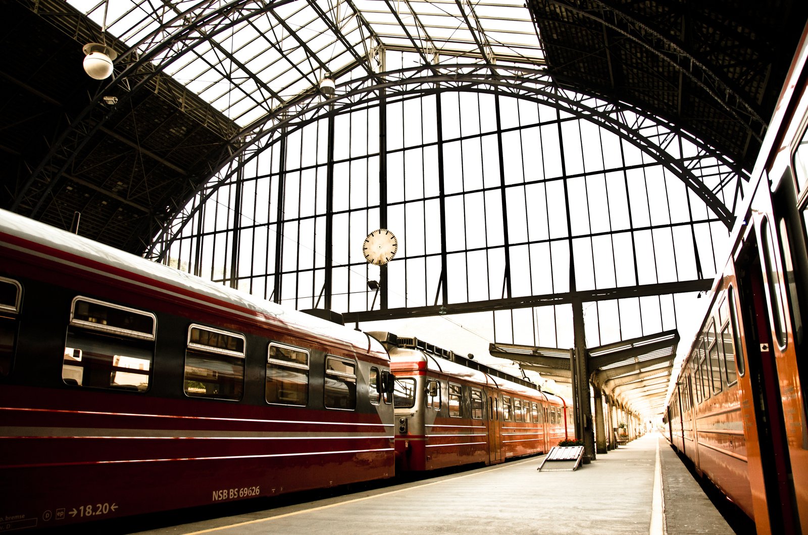 Chauffeur de luxe VTC vers les gares et aeroports parisiens