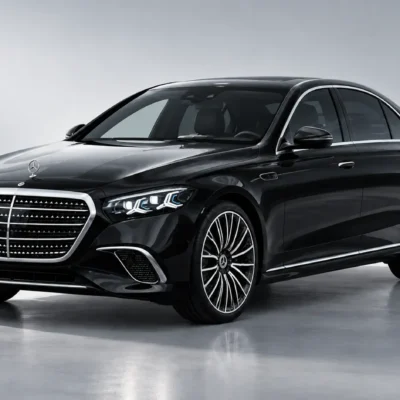 Mercedes Classe S noire pour service de chauffeur privé de luxe à Paris