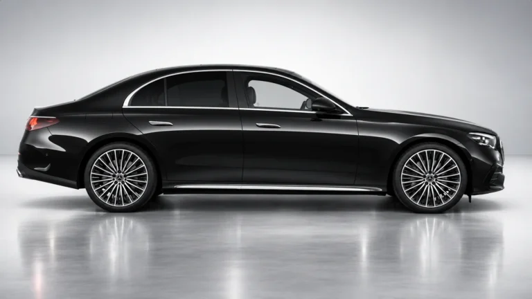 Mercedes Classe E – Vue de profil Mercedes Classe E noire vue de profil